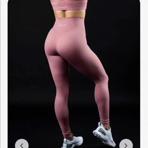 Alphalete alphalux essential mauve ankle length leggings.